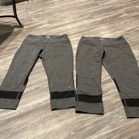 Basics Women’s Workout Capris - Picture 2 of 3